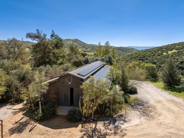 40707 Intrepid Rd, Hemet CA: https://media.crmls.org/mediaz/ca3c7a0f-a767-4c8e-a93b-c1f89ba27773.jpg