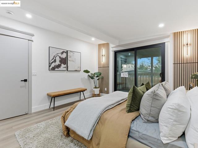 3274 Encinal Ave, Alameda CA: https://media.crmls.org/mediaz/ca3c9736-e3b5-46ad-ae3b-4b2ba5469e1a.jpg