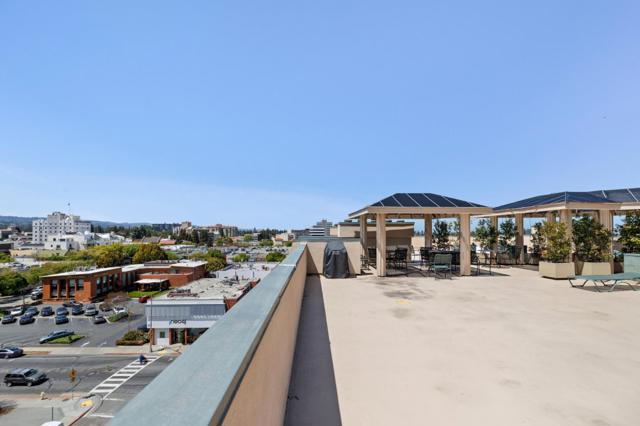 555 Laurel Avenue, San Mateo CA: https://media.crmls.org/mediaz/ca3c983d-b9c0-4000-8651-aacd74f5012f.jpg