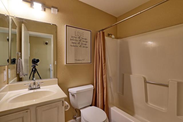 801 Nash Road, Hollister CA: https://media.crmls.org/mediaz/ca3c9ed3-8acd-4733-bd53-bf9cf537c67f.jpg