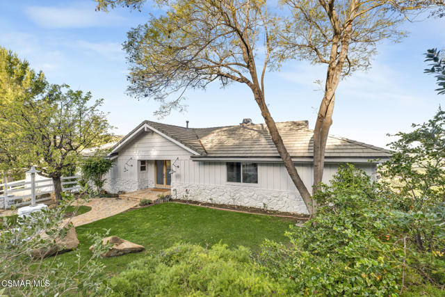 54 Saddlebow Road, Bell Canyon CA: https://media.crmls.org/mediaz/ca3cde07-6ac3-40dc-982e-5f63afd9a5cc.jpg