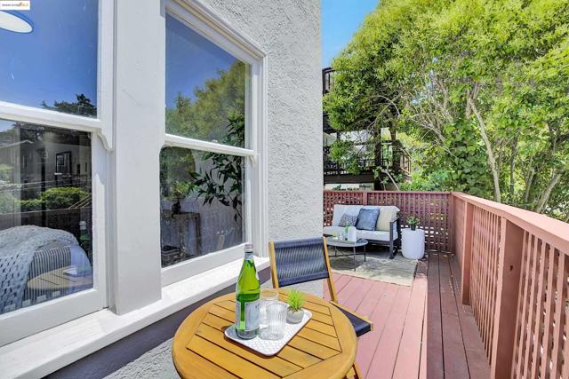 1133 Norwood Ave, Oakland CA: https://media.crmls.org/mediaz/ca3cf4e5-f427-48a5-8203-d5c14f6a95b4.jpg