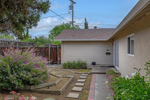 3108 Todd Way, San Jose CA: https://media.crmls.org/mediaz/ca3cf932-050f-452b-8253-00d782a6780d.jpg