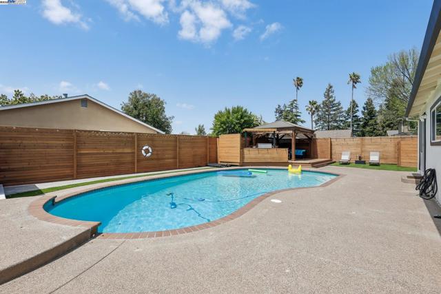 515 Zircon Way, Livermore CA: https://media.crmls.org/mediaz/ca3d676b-1d47-44ea-828b-39409fd593d3.jpg