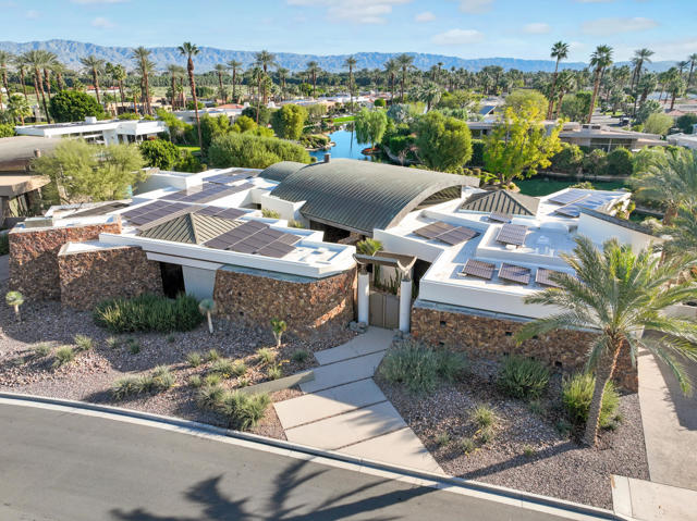 102 Waterford Circle, Rancho Mirage CA: https://media.crmls.org/mediaz/ca3da667-11b6-48aa-b599-45effe243184.jpg
