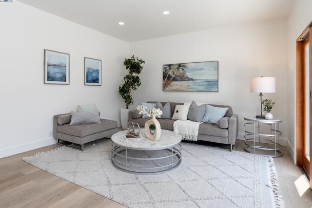 4406 Sugarland Ct, Concord CA: https://media.crmls.org/mediaz/ca3f1205-b035-4f98-b0cf-6253d0880001.jpg