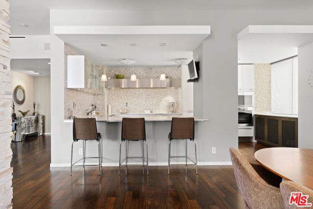 1100 Alta Loma Road, West Hollywood CA: https://media.crmls.org/mediaz/ca3fcd64-db6a-4e8a-bcca-0ebb7d4d876b.jpg