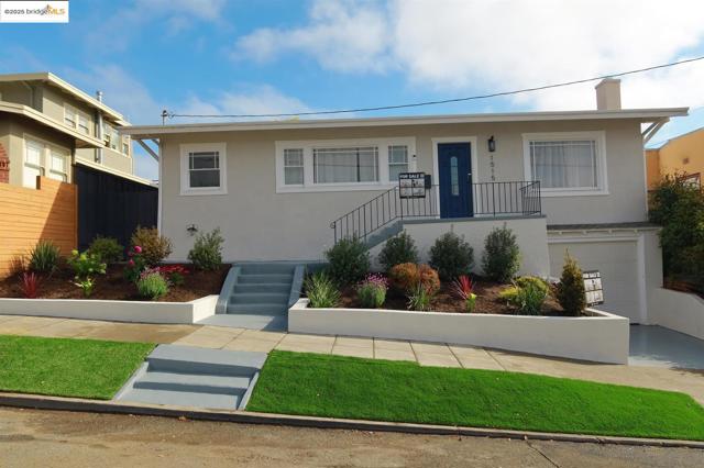 1515 Hampel St, Oakland CA: https://media.crmls.org/mediaz/ca3ffff6-be69-44cc-84b9-310b4b38a03d.jpg