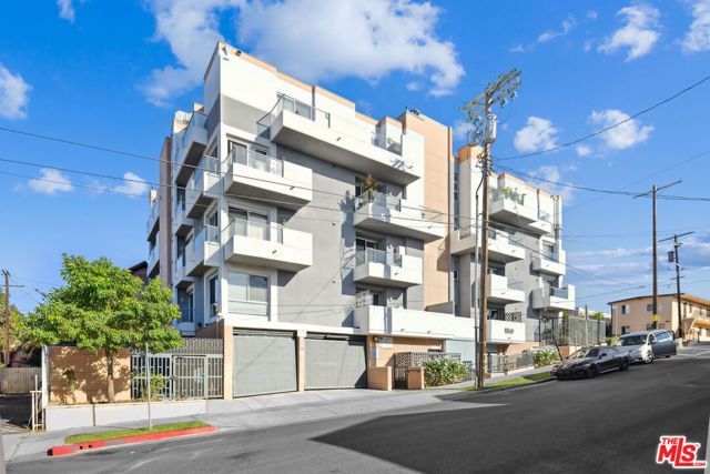 1150 S Oxford Avenue, Los Angeles CA: https://media.crmls.org/mediaz/ca402806-9dac-44b4-af56-545df4596ea1.jpg