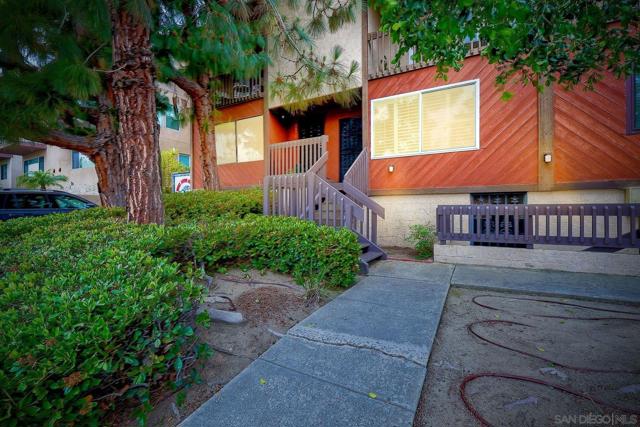 1174 Locust St, San Diego CA: https://media.crmls.org/mediaz/ca417cfe-9685-4487-940a-2ca3d5a9b36e.jpg