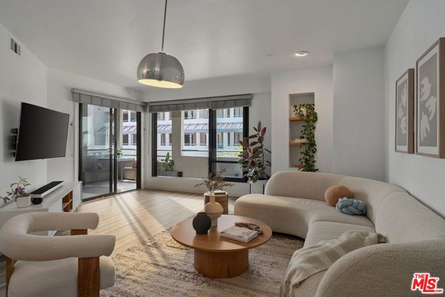 140 Ocean Park Boulevard, Santa Monica CA: https://media.crmls.org/mediaz/ca41845f-babb-4d65-ae5a-c074ebbeda0f.jpg