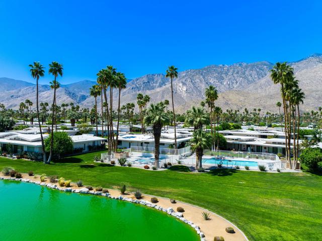 1380 Malaga Circle, Palm Springs CA: https://media.crmls.org/mediaz/ca4277c7-84ef-48ef-865a-afcafd19e92f.jpg