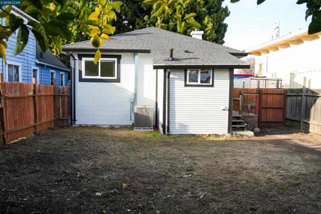 1360 99th ave, Oakland CA: https://media.crmls.org/mediaz/ca42df9c-10bd-4ca4-a38f-3db09d8ea212.jpg