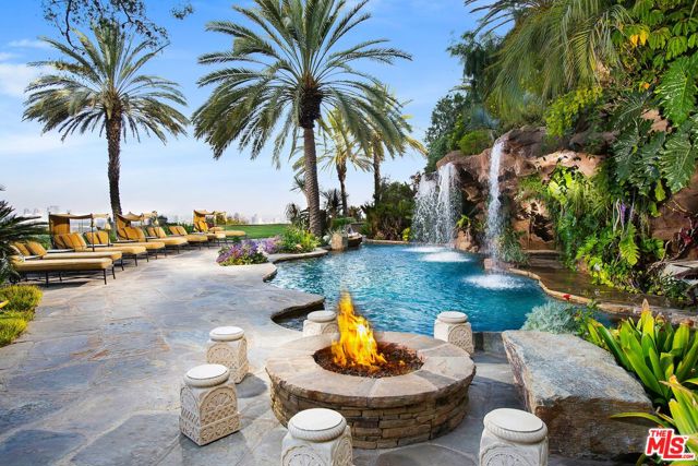 10066 Cielo Drive, Beverly Hills CA: https://media.crmls.org/mediaz/ca4338ed-9293-443e-bbd0-74055f4810a0.jpg