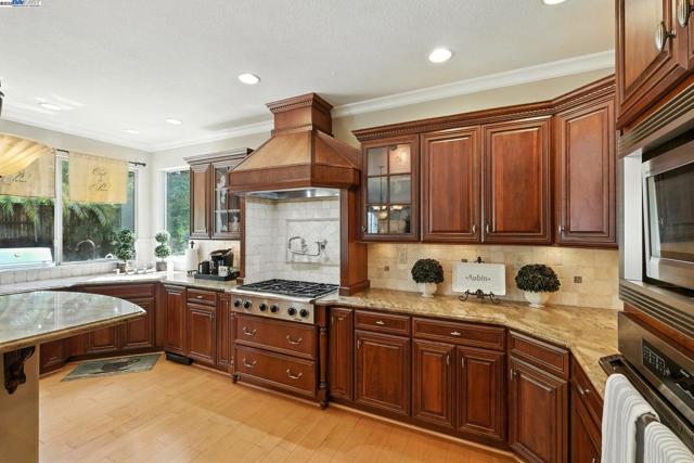 304 Dillon Court, Roseville CA: https://media.crmls.org/mediaz/ca433eed-a7bd-46b5-b5ab-b320d36a36f3.jpg
