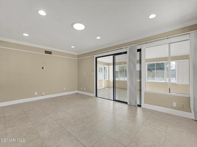 2264 Cochran Street, Simi Valley CA: https://media.crmls.org/mediaz/ca4348f5-2476-41c4-8de0-9ad2ccad393e.jpg