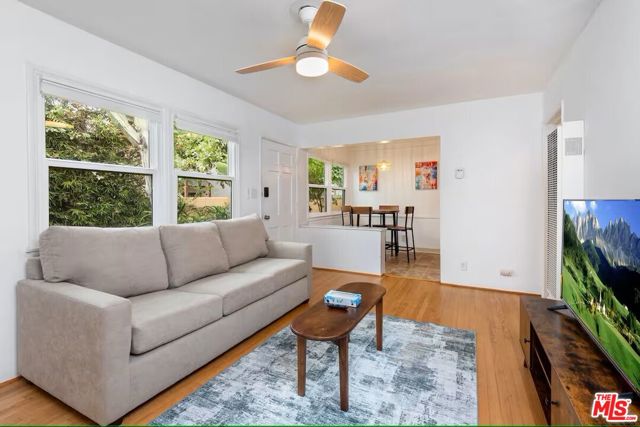 604 Venezia Avenue, Venice CA: https://media.crmls.org/mediaz/ca4350ae-ecba-4e05-aaad-ccc30215dc08.jpg