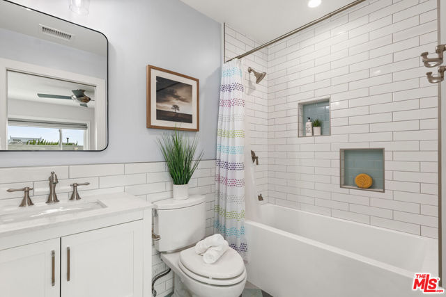 8005 Georgetown Avenue, Los Angeles CA: https://media.crmls.org/mediaz/ca436d87-8cce-40e5-abd4-2193433d47b8.jpg