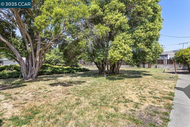 19358 Lake Chabot Rd, Castro Valley CA: https://media.crmls.org/mediaz/ca437b25-4329-429b-8280-07bf4a0b5e3c.jpg