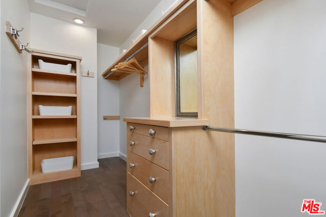 3471 Woodcliff Road, Sherman Oaks CA: https://media.crmls.org/mediaz/ca43c4e1-968a-4b1b-9c06-a5ddb7561963.jpg