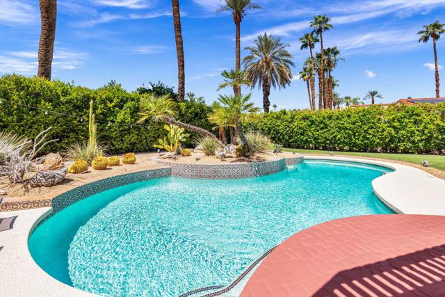 4 Lincoln Place, Rancho Mirage CA: https://media.crmls.org/mediaz/ca4401d9-d6a0-4cb1-9dee-2102d8e4e2d3.jpg