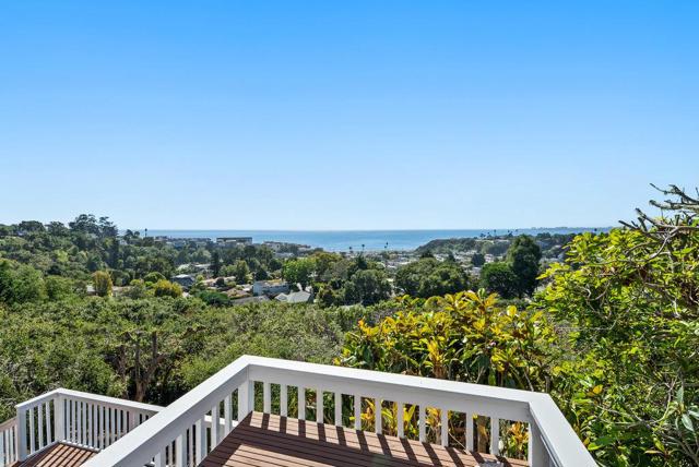 220 Shoreview Drive, Aptos CA: https://media.crmls.org/mediaz/ca44b018-d59b-466f-81c5-250f6f9de0d4.jpg