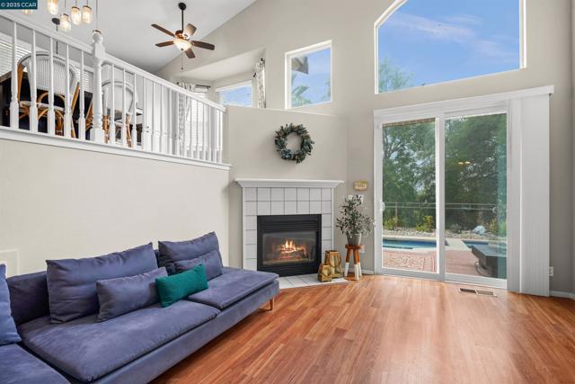 2063 BLUEROCK CT, Concord CA: https://media.crmls.org/mediaz/ca44d56a-7cb2-474a-a1e3-e59f3e3b5207.jpg