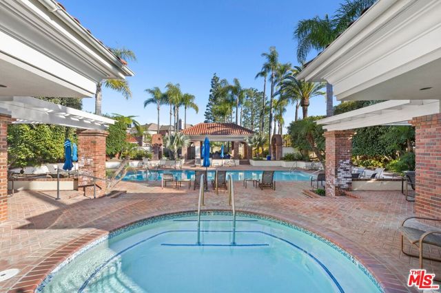 12320 Ridge Circle, Los Angeles CA: https://media.crmls.org/mediaz/ca450596-49aa-4ea2-8bd6-1459462c9326.jpg