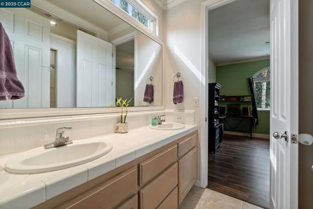 2550 E Jenny Ave, Fresno CA: https://media.crmls.org/mediaz/ca4533fc-3ce3-40a8-a5b1-c05991e13670.jpg