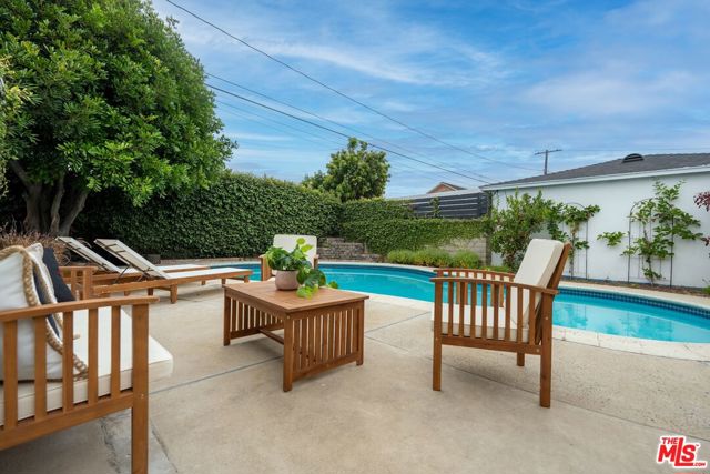 6460 W 84th Street, Los Angeles CA: https://media.crmls.org/mediaz/ca453b98-f22b-46be-9735-44162340ad6c.jpg
