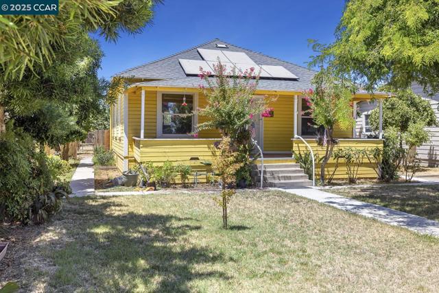 935 E Yosemite Ave, Madera CA: https://media.crmls.org/mediaz/ca45ea32-62ab-49d7-ac8d-baa9af8ef3b9.jpg