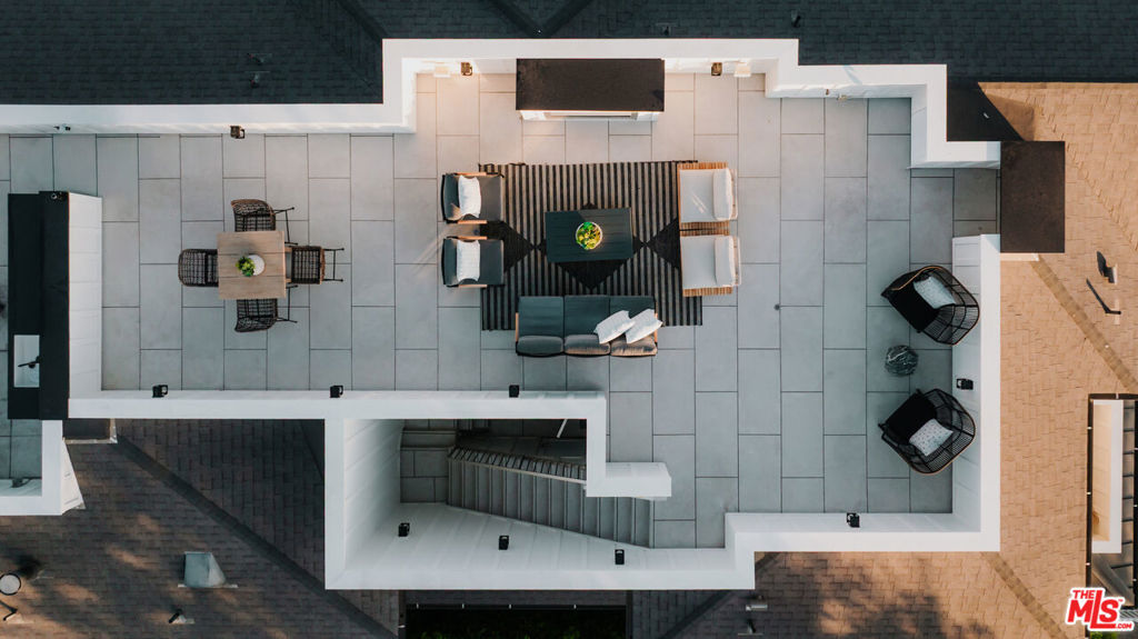 https://media.crmls.org/mediaz/ca46b75c-a5d4-43ad-b91d-5b9a8d84e148.jpg?preset=X-Large