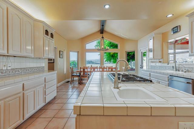 50 Schmidt Court, Hollister CA: https://media.crmls.org/mediaz/ca46fc85-1399-4921-aef6-ce4664550e6e.jpg
