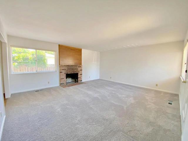 15061508 Kentfield Avenue, Redwood City CA: https://media.crmls.org/mediaz/ca46fde2-17c3-4aaf-915d-278cae0d787c.jpg