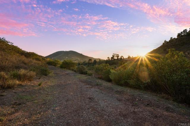 Detail Gallery Image 3 of 30 For 20545 Aguilera Ln, Escondido,  CA 92029 - – Beds | – Baths