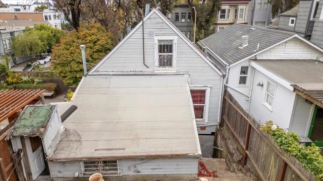 108 Cortland Avenue, San Francisco CA: https://media.crmls.org/mediaz/ca4736df-dd07-4693-ab09-ce6bfd88fadf.jpg