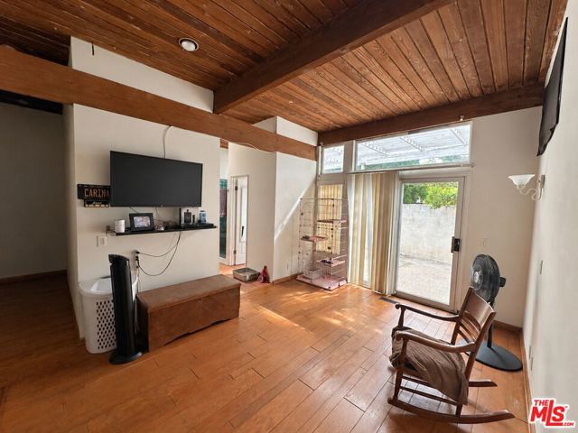 10400 Canby Avenue photo 10