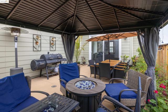 2810 Telegraph Blvd, Marina CA: https://media.crmls.org/mediaz/ca481554-152d-4cbc-a4a2-20f2a2677e64.jpg