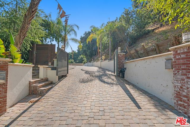 3200 Oakley Drive, Los Angeles CA: https://media.crmls.org/mediaz/ca486439-ffa8-41ba-9b17-3711b183dcfd.jpg