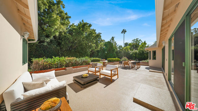 6900 Chisholm Avenue, Lake Balboa CA: https://media.crmls.org/mediaz/ca48c0dc-d3bd-48aa-8897-5962158d3a7d.jpg