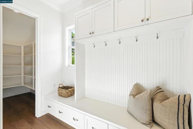 22 W Hill Way, Orinda CA: https://media.crmls.org/mediaz/ca490f72-970f-42ed-b89f-80108662d00c.jpg