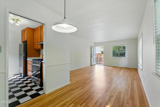 Detail Gallery Image 10 of 20 For 1545 1/2 Riverside Dr, Glendale,  CA 91201 - 2 Beds | 1 Baths