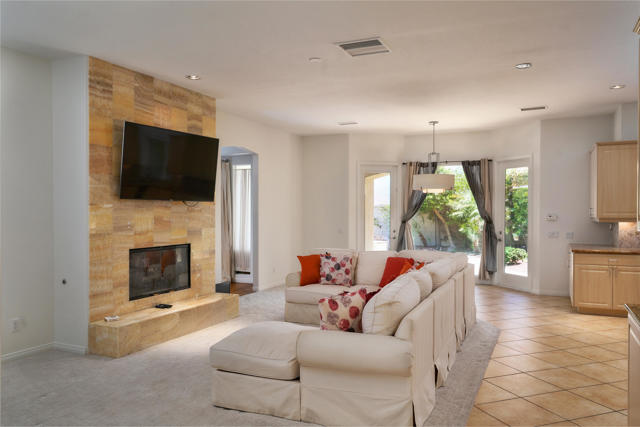 9 Cartier Court, Rancho Mirage CA: https://media.crmls.org/mediaz/ca494b35-d348-4515-b9de-7dd76ad3d170.jpg