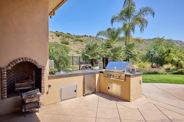 14460 Cheyenne Trl, Poway CA: https://media.crmls.org/mediaz/ca49cac3-3278-4dbb-a996-2da3423a98bd.jpg