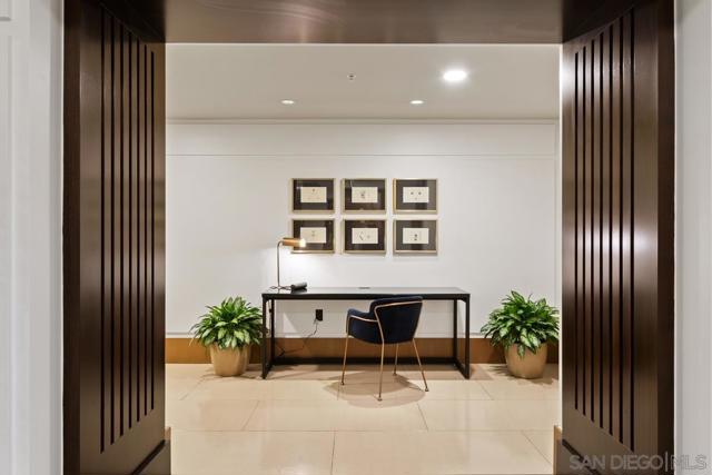 700 W E St, San Diego CA: https://media.crmls.org/mediaz/ca49cfef-d921-4fd4-842f-3ab29ef523b3.jpg