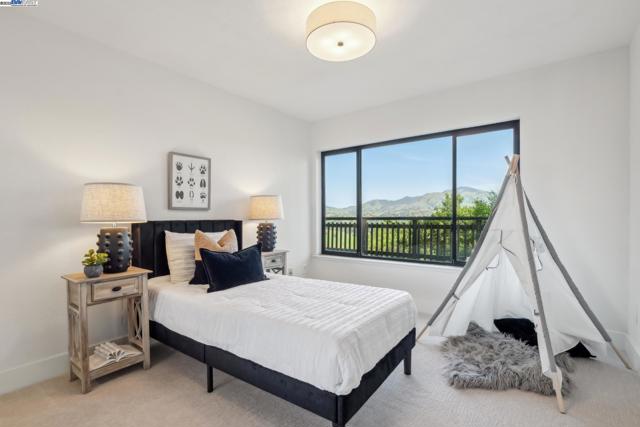 361 Castle Crest Rd, Alamo CA: https://media.crmls.org/mediaz/ca49ea21-37af-485c-8236-fe75e3a7cd0e.jpg