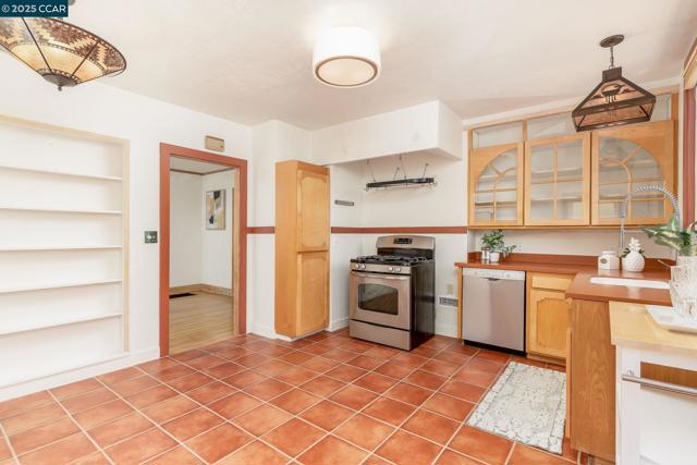 837 San Carlos Ave, Albany CA: https://media.crmls.org/mediaz/ca4a00f3-f217-4890-805a-4d040422d9ef.jpg