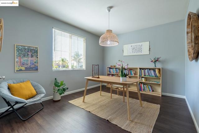 719 Monte Verde Ln, Brentwood CA: https://media.crmls.org/mediaz/ca4a4ac4-1b8e-419a-bdb8-6d8215789036.jpg