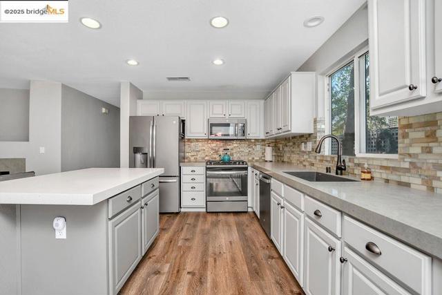 4525 Temblor Way, Antioch CA: https://media.crmls.org/mediaz/ca4a923d-705b-4f8f-9183-d02e1f390bbb.jpg