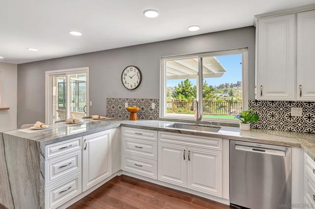 3212 Cadden Ct, San Diego CA: https://media.crmls.org/mediaz/ca4a9438-27dc-44b9-bb04-731e2adcff2c.jpg